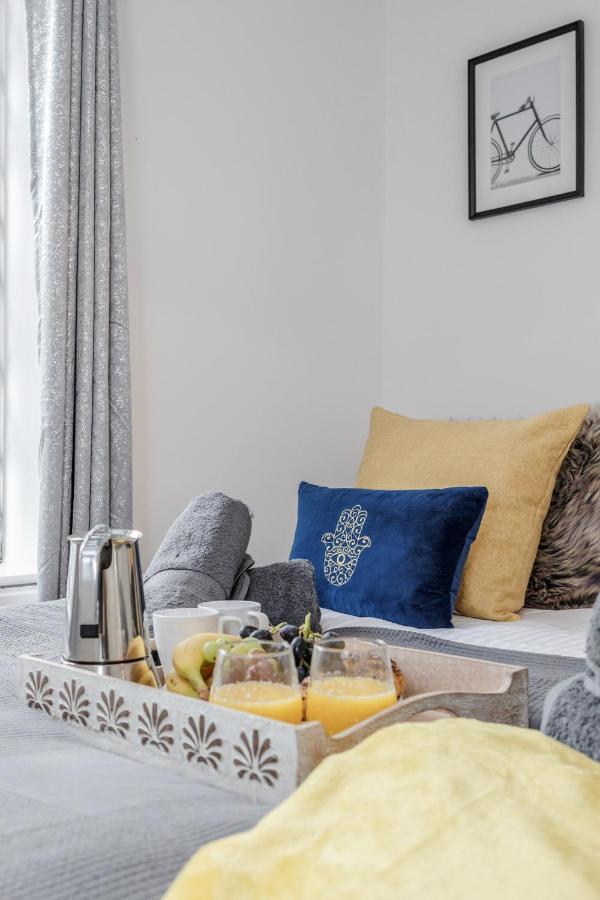 Stunning 2-Bed Apt - Free Parking - Camden - Central - Zoo - Shop - Events ロンドン エクステリア 写真