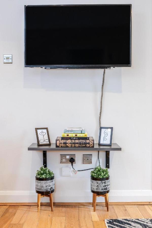 Stunning 2-Bed Apt - Free Parking - Camden - Central - Zoo - Shop - Events ロンドン エクステリア 写真